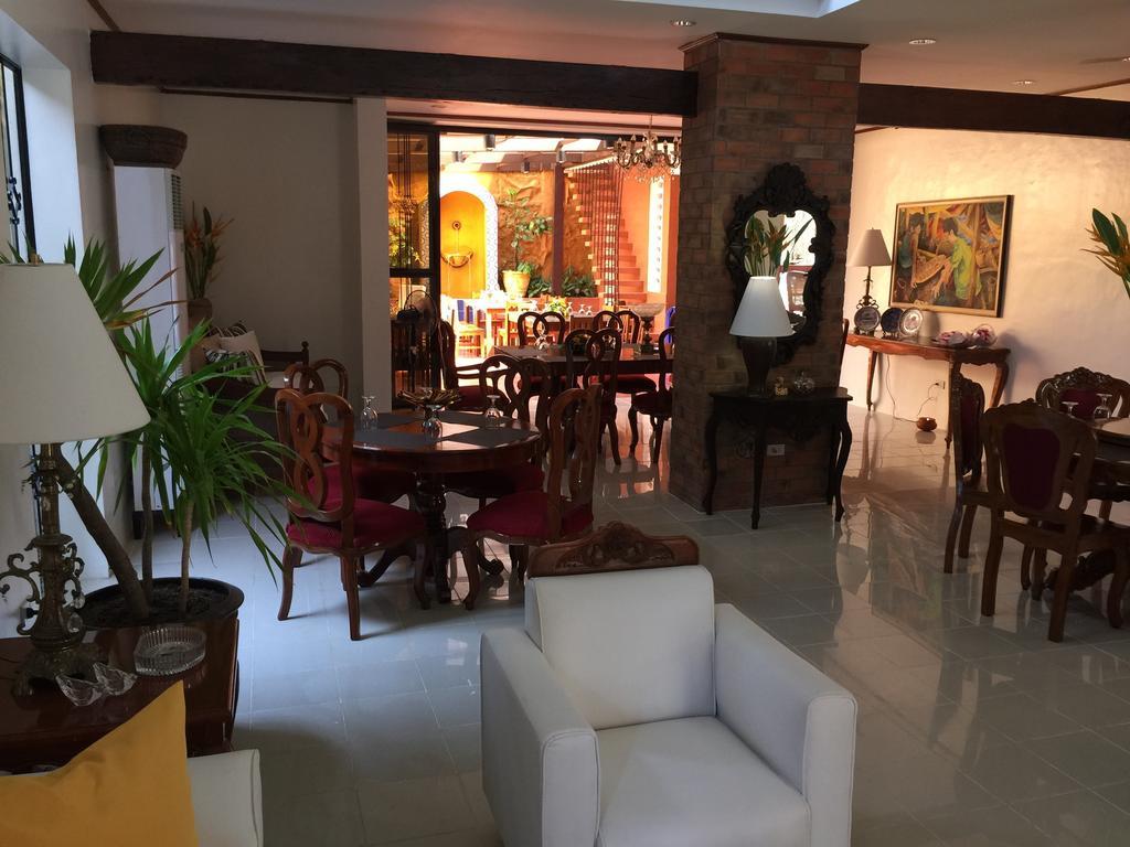 مبيت وإفطار ليغاسبي Casa Roces المظهر الخارجي الصورة
