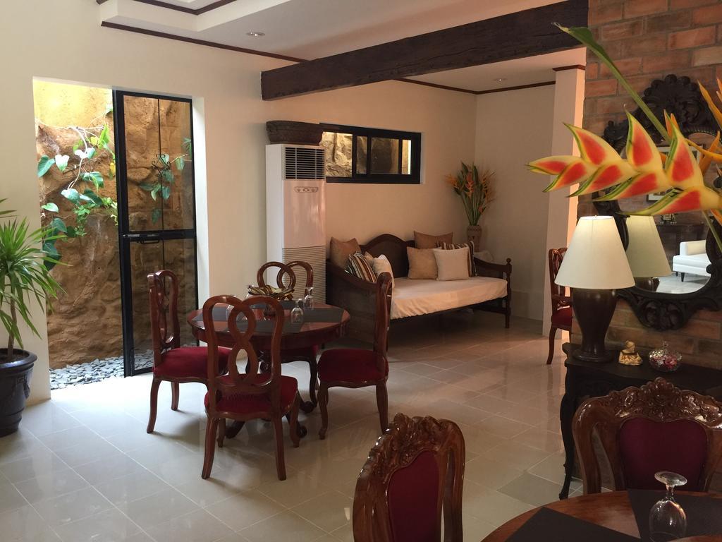 مبيت وإفطار ليغاسبي Casa Roces المظهر الخارجي الصورة