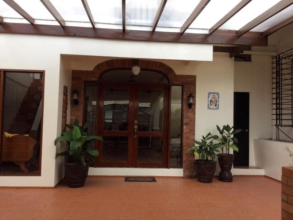مبيت وإفطار ليغاسبي Casa Roces المظهر الخارجي الصورة
