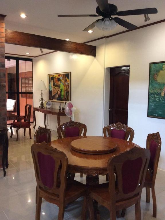 مبيت وإفطار ليغاسبي Casa Roces المظهر الخارجي الصورة