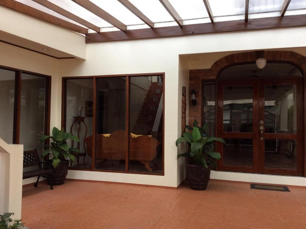 مبيت وإفطار ليغاسبي Casa Roces المظهر الخارجي الصورة